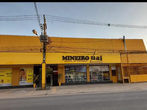 Fachada da loja Mineiro Uai Materiais de Construção, na Estrada da Matriz, em Pedra de Guaratiba